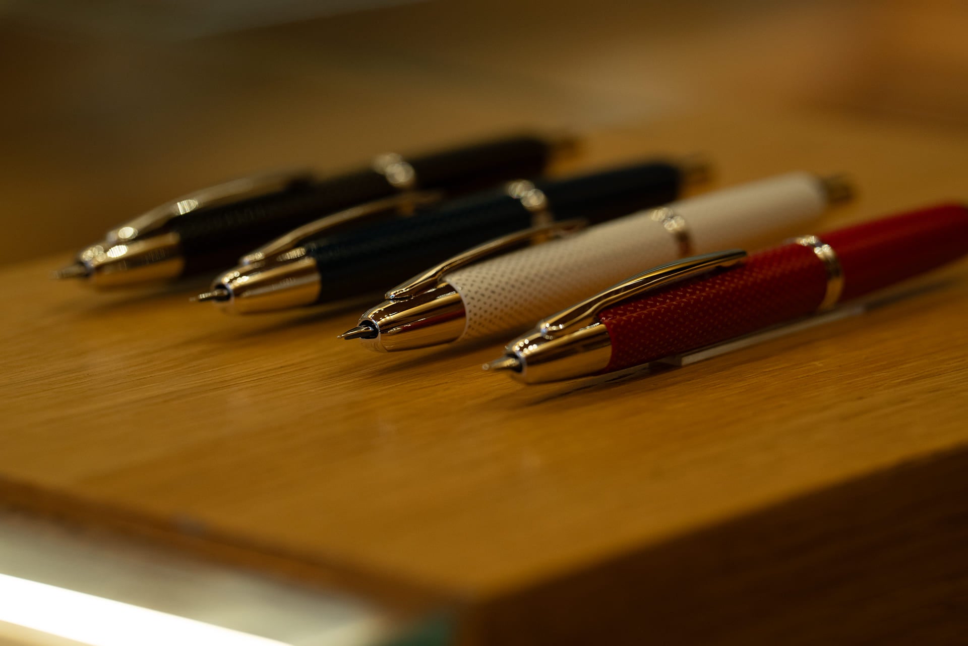 18 karat gold nib of the fountain pen Pilot Capless graphite